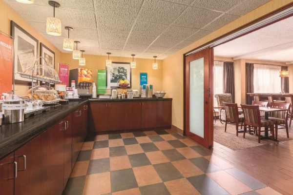 Hampton Inn By Hilton Des Moines Airport image 10