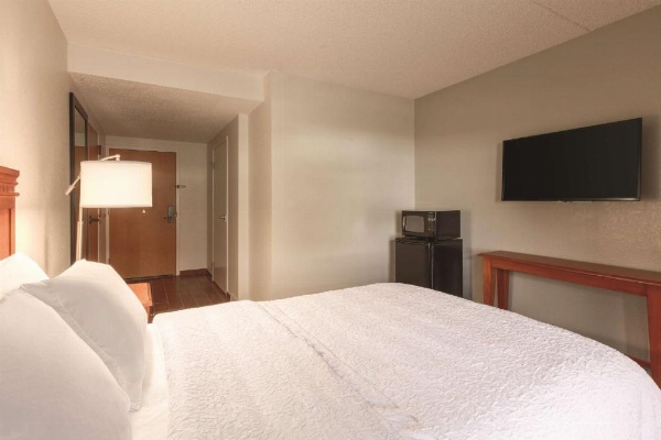 Hampton Inn By Hilton Des Moines Airport image 15