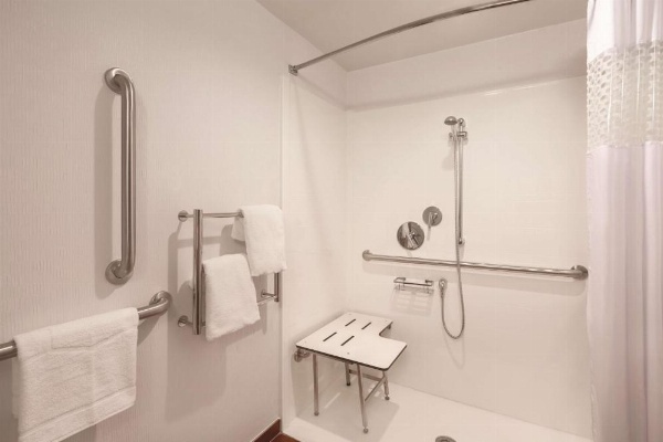 Hampton Inn By Hilton Des Moines Airport image 20