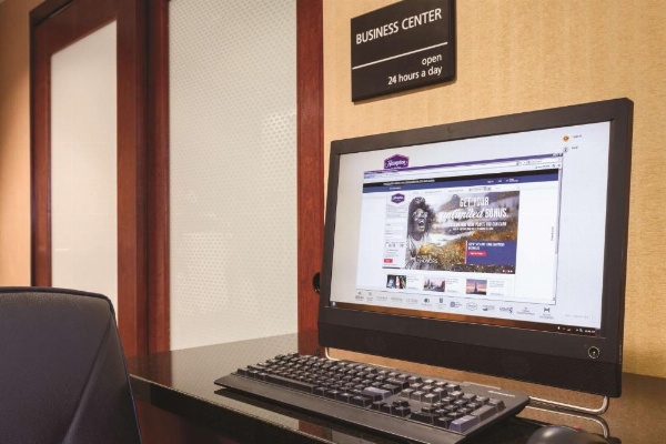 Hampton Inn By Hilton Des Moines Airport image 25